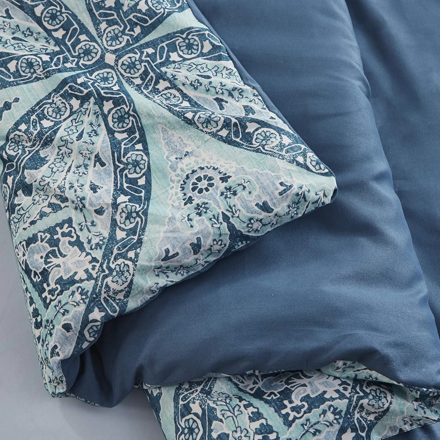 Comfort Spaces Bed in A Bag - Trendy Casual Design Cozy Comforter with Complete Sheet Set with Side Pocket, All Season Cover, Matching Shams, Twin(66"x90"), Gloria, Damask Blue 6 Piece