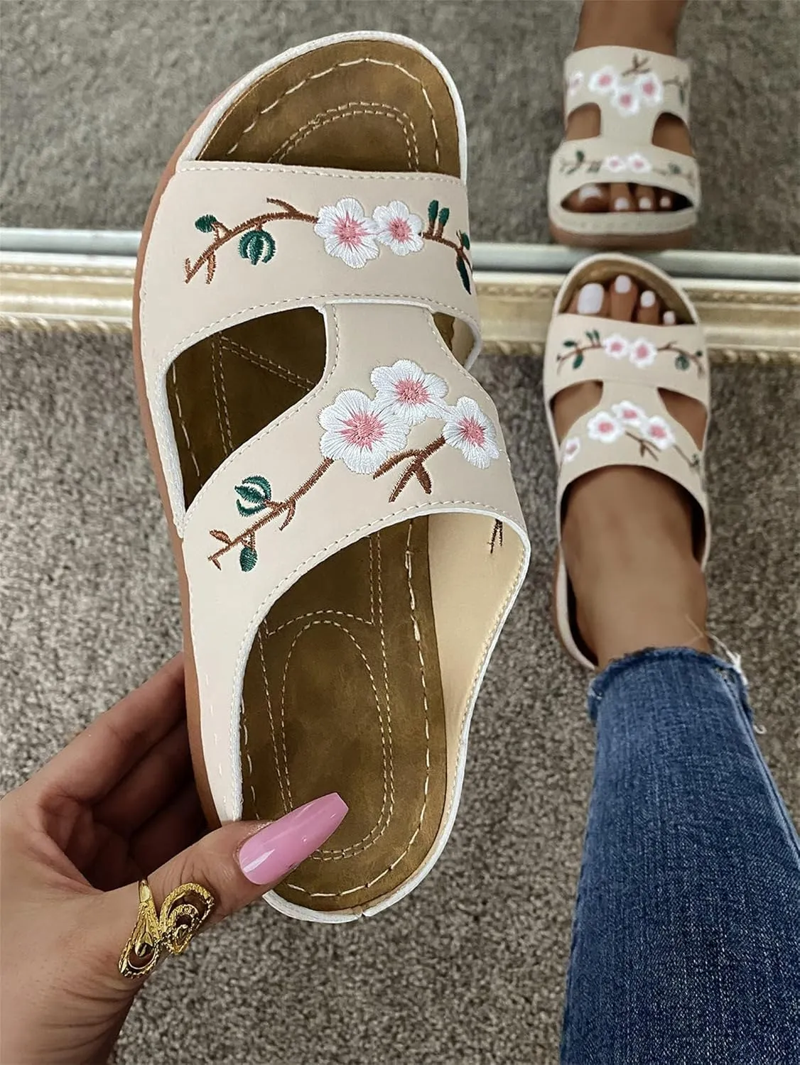 DOIX Women's Garden Clogs Sandals with Flowers Embroidered Casual Flats Slippers Slip on Mules Loafer Shoes Summer Indoor Outdoor Anti-Slip Arch Support Walking Shoes,Beige,US5/EU36