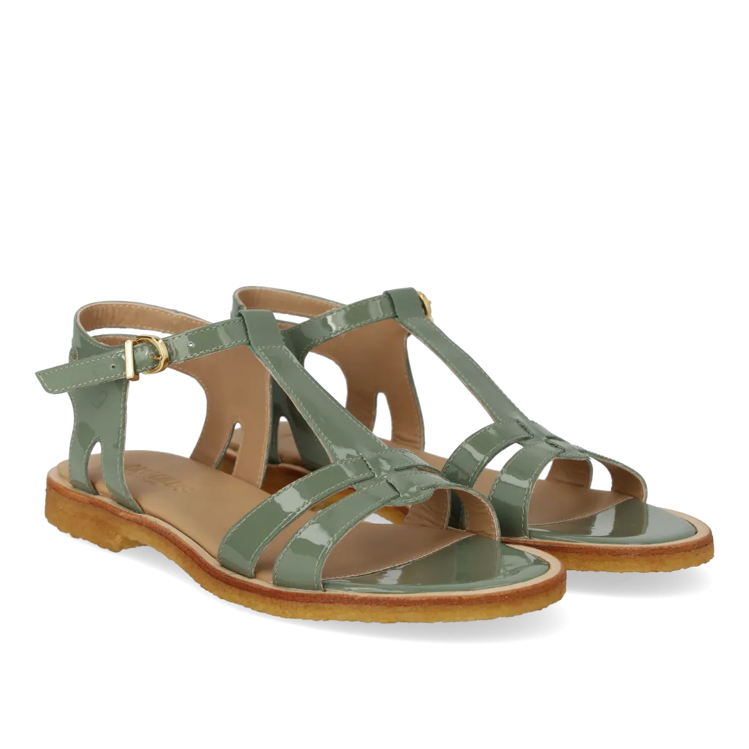 Feminine sandal with strap design