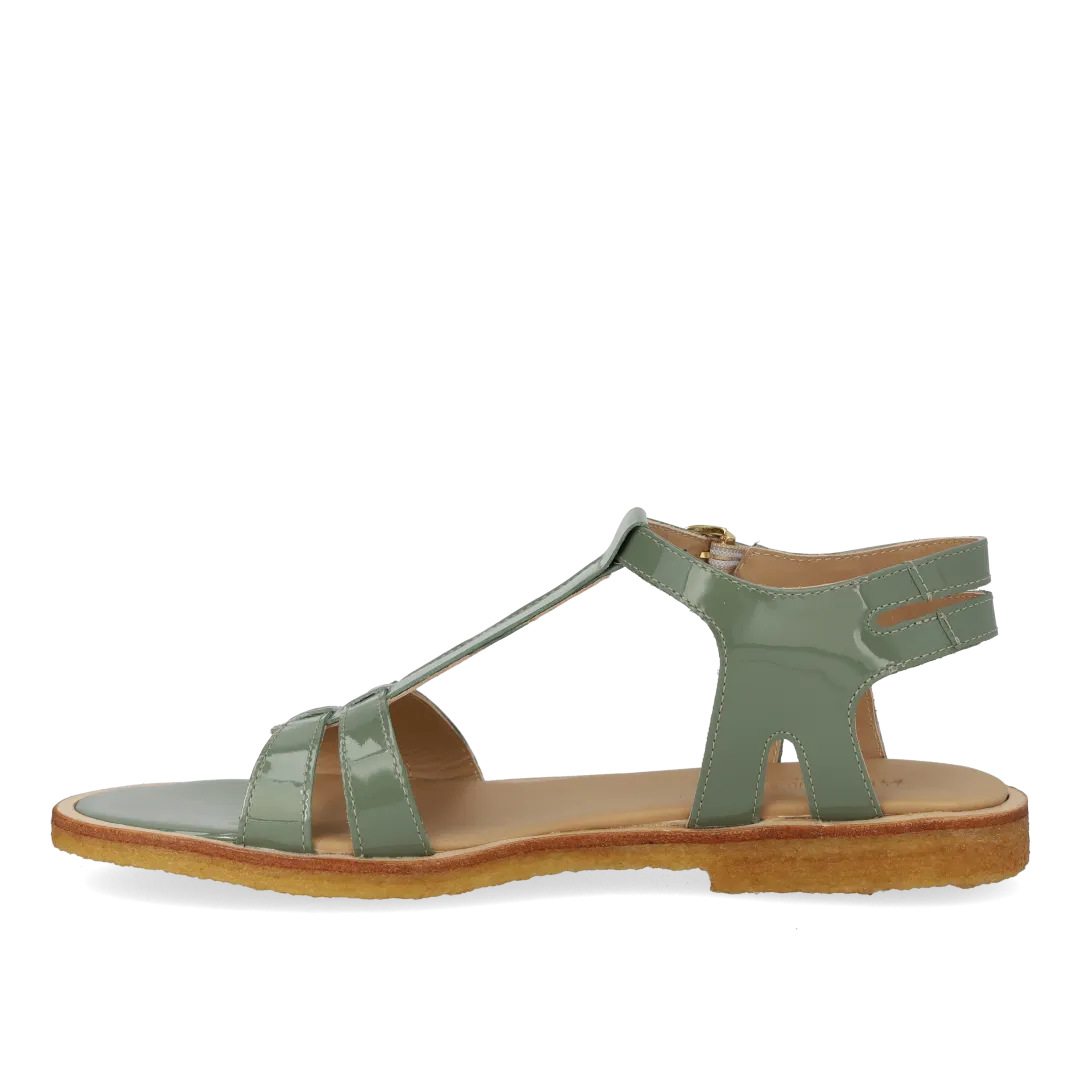 Feminine sandal with strap design