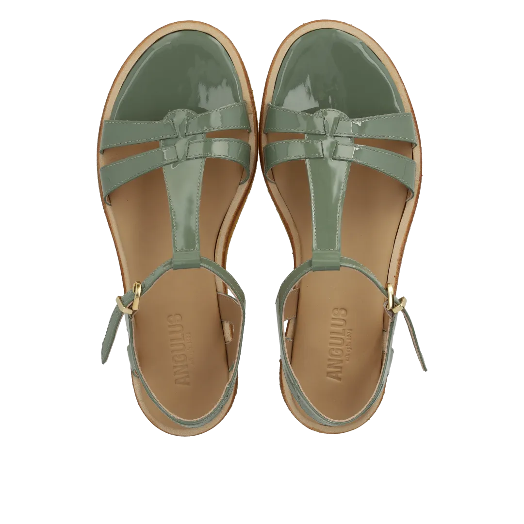 Feminine sandal with strap design