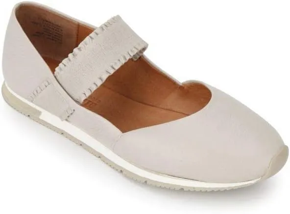 Gentle Souls by Kenneth Cole Women's Luca Ruffle Strap Ballet Flat