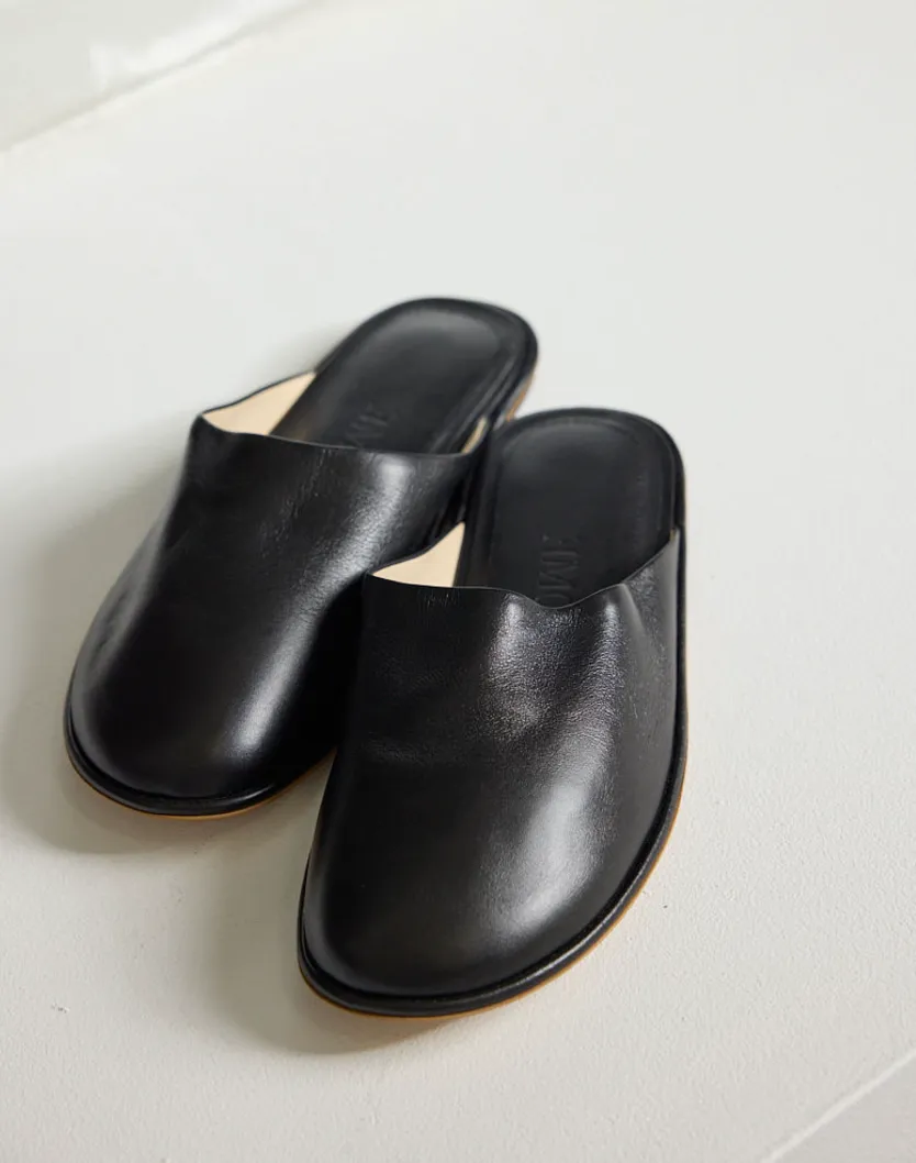 LEATHER SLIPPERS