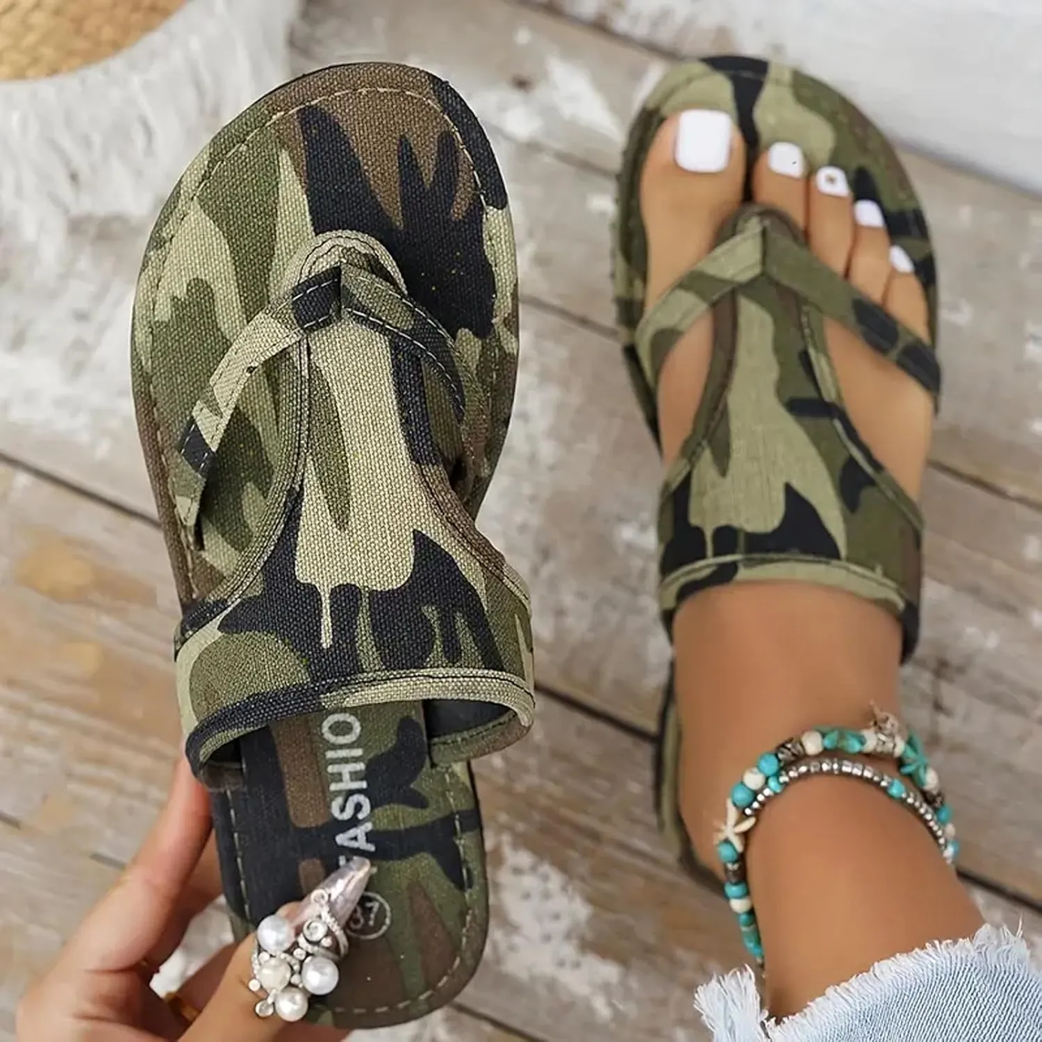 Military Green Camouflage Women's Flat Sandals, Woven Women's Flat Sandals, Summer Beach Walking Thong Cushion Sandals Slip Strappy Flat Open Toe Slide Ring Fabric Flip Flops