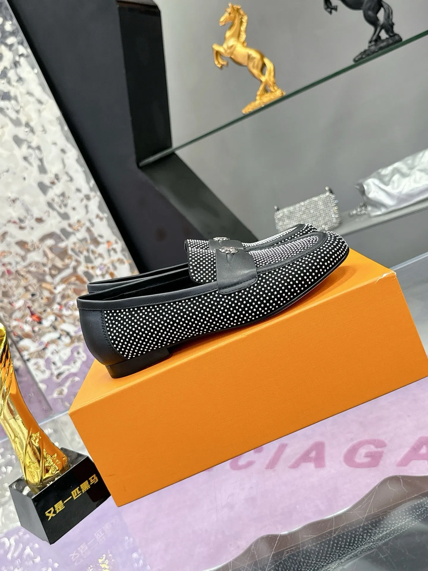 SE1617 LV Soho Flat Loafer / Size5-11