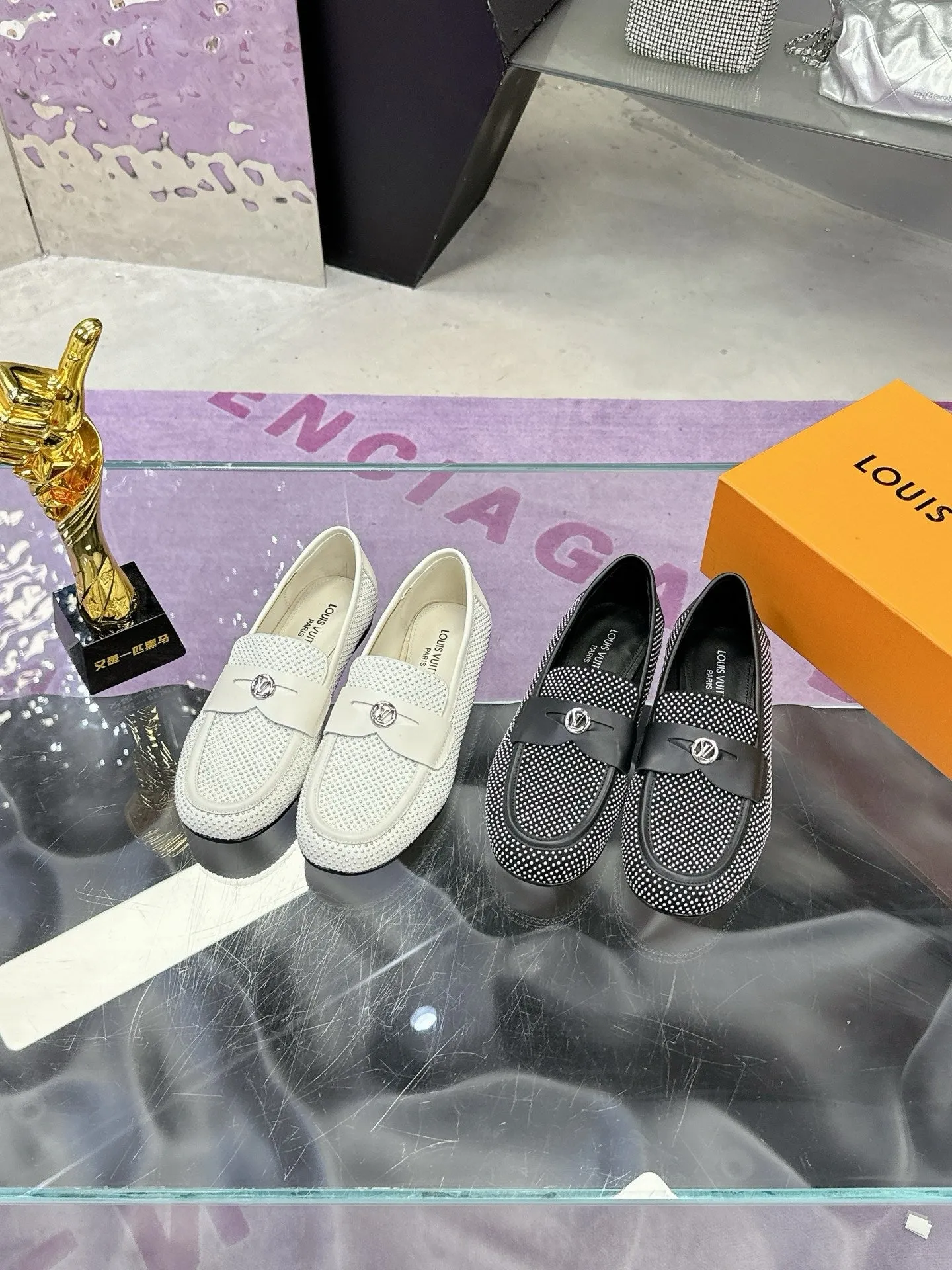 SE1617 LV Soho Flat Loafer / Size5-11