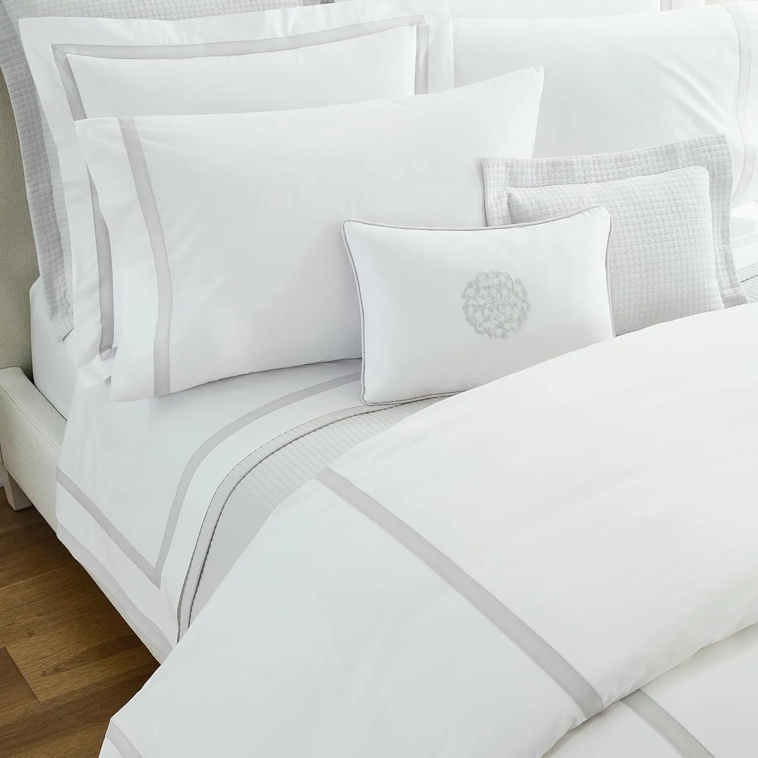 Sferra Estate Collection - 100% Long-Staple 200 Thread Count Cotton Percale with Sateen Appliqué - Cooling, Soft, and Breathable Bed Linens, 4pc King Sheet Set, White/Black