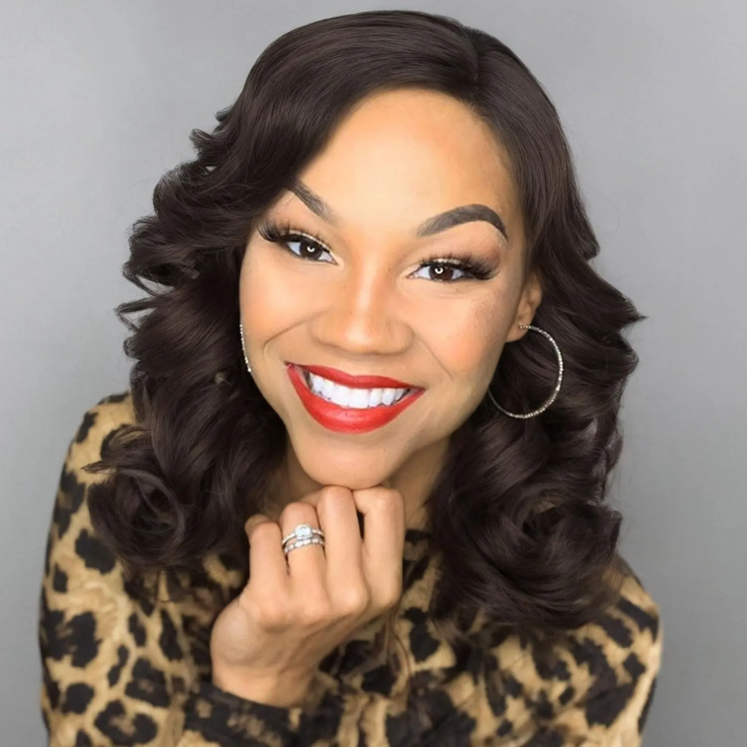 Short Body Wavy Wig Curly Loose Wave Wigs Big Curly Lady Side Part Wigs Synthetic Bob Wavy Wig for Black Women (Chocolate Brown)