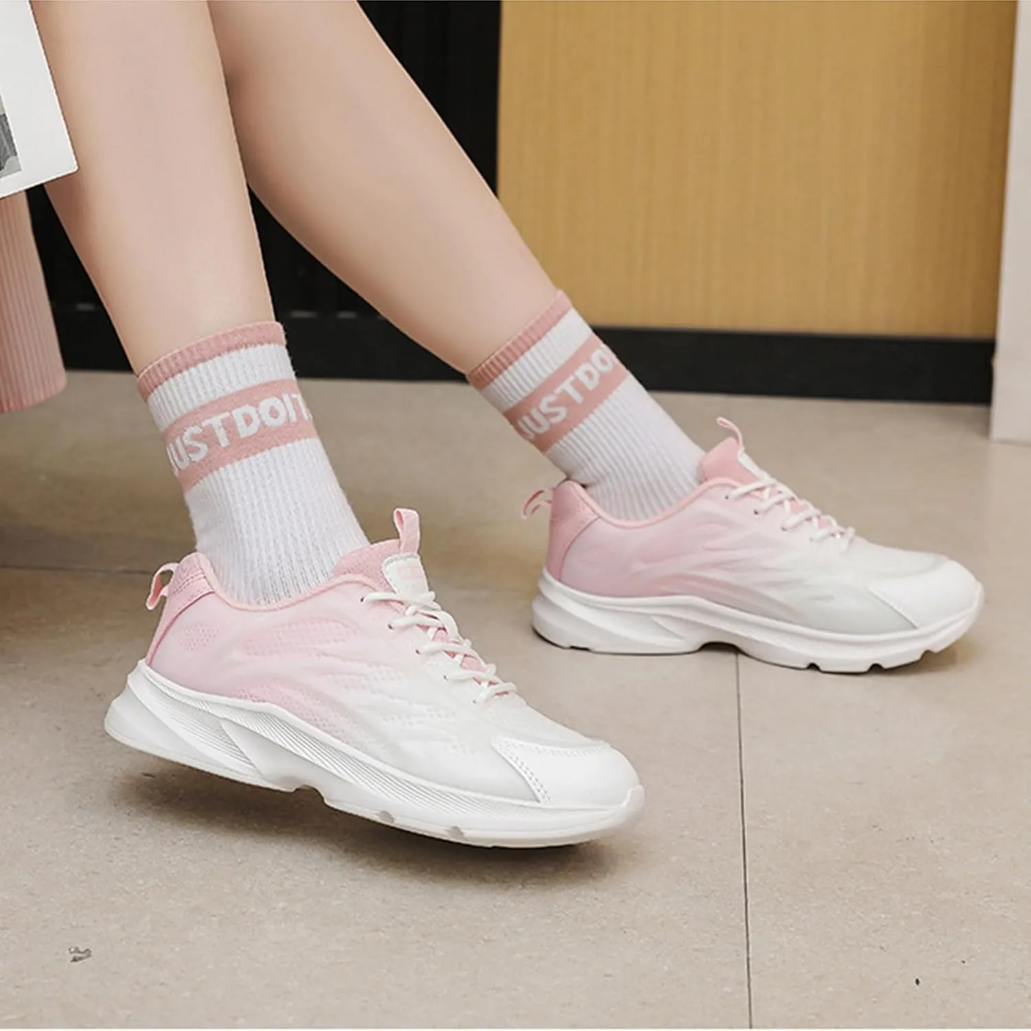 Womens Breathable Mesh Lace Up Walking Shoes Classic Lightweight Soft Athletic Tennis Running Shoes Casual Memory Foam Sneakers