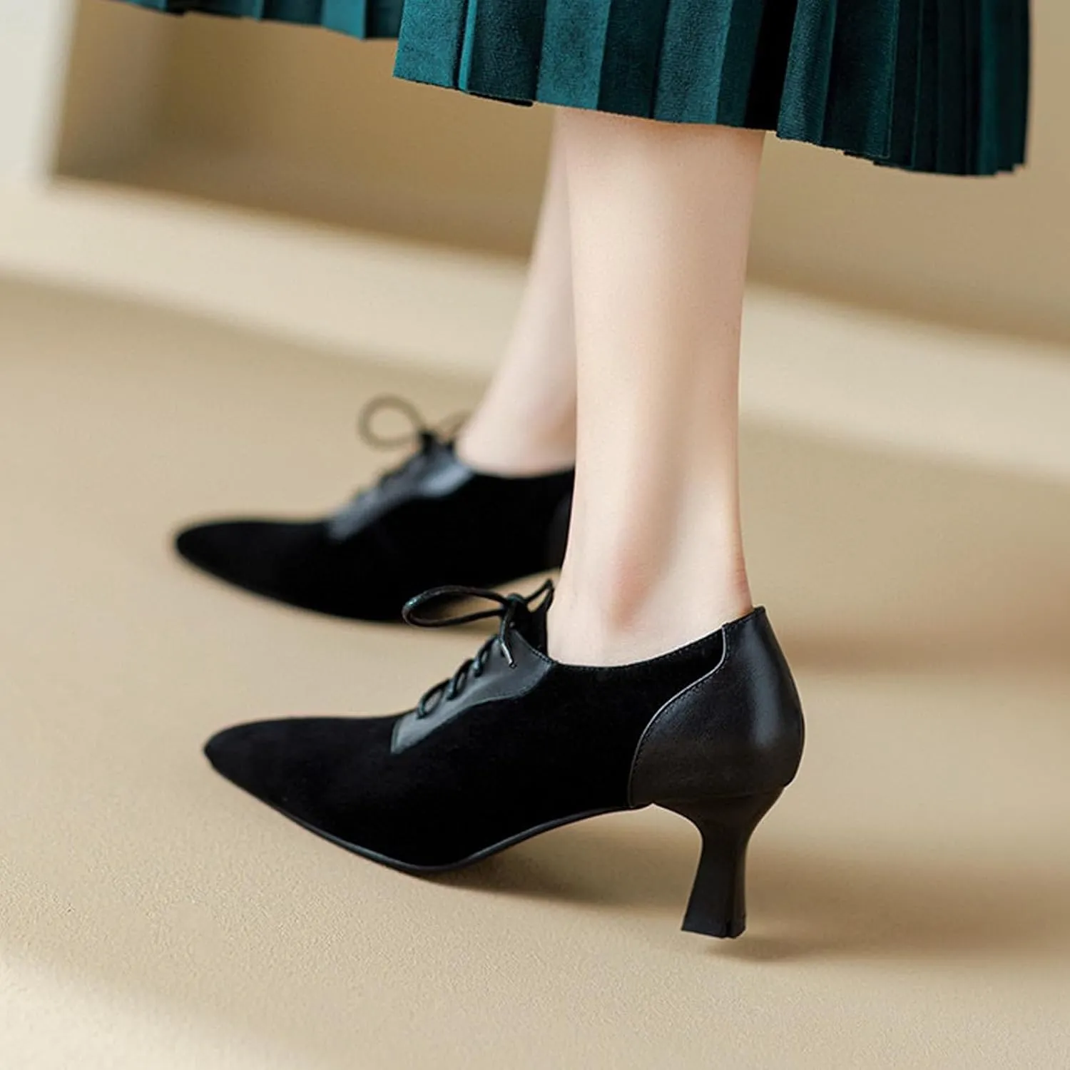 Women's Suede Kitten Heel Vintage Oxford Shoes Elegant Pointed Toe Non-Slip Lace-up Business Evening Lace-up Formal High Heels