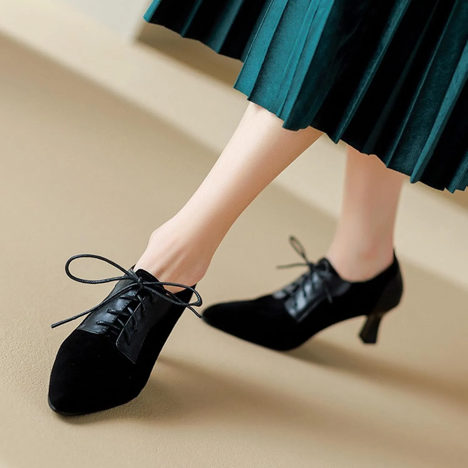 Women's Suede Kitten Heel Vintage Oxford Shoes Elegant Pointed Toe Non-Slip Lace-up Business Evening Lace-up Formal High Heels