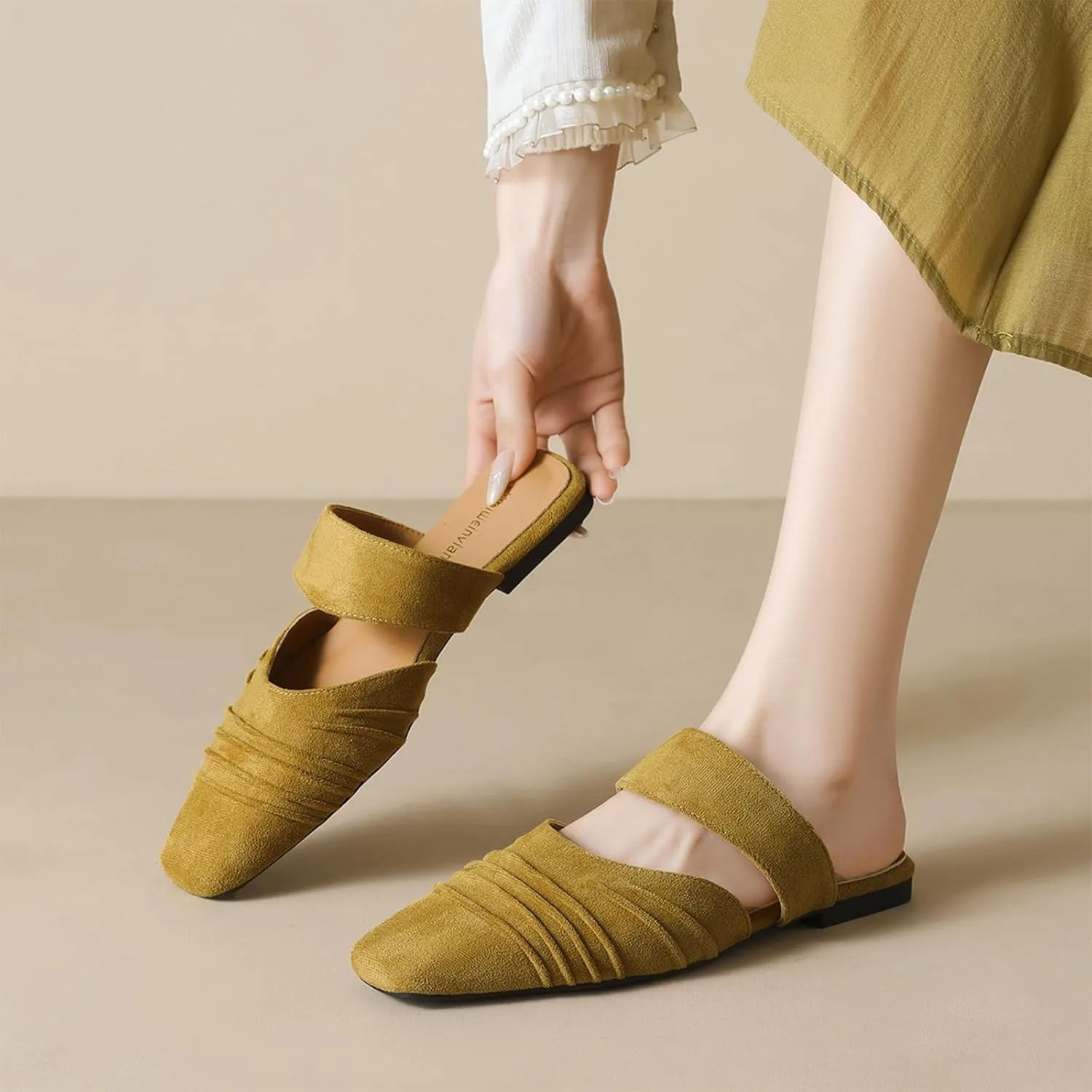 Women's Suede Slip-On Flat Mules Closed Square Toe Comfort Non Slip Mule Slides Casual Summer Party Backless Sandals